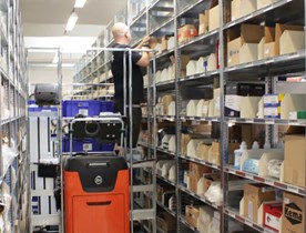 Regały półkowe Hi280 wąskiego korytarza